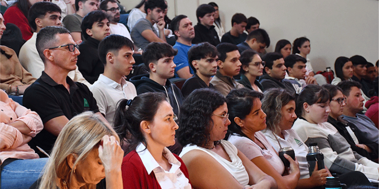 Estudiantes-en-anfiteatro